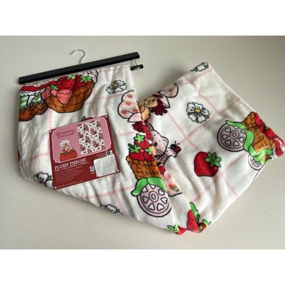 Strawberry Shortcake 50 X 70” Soft Plush Throw Blanket Pink Bicycle Basket Cat - Picture 2 of 11